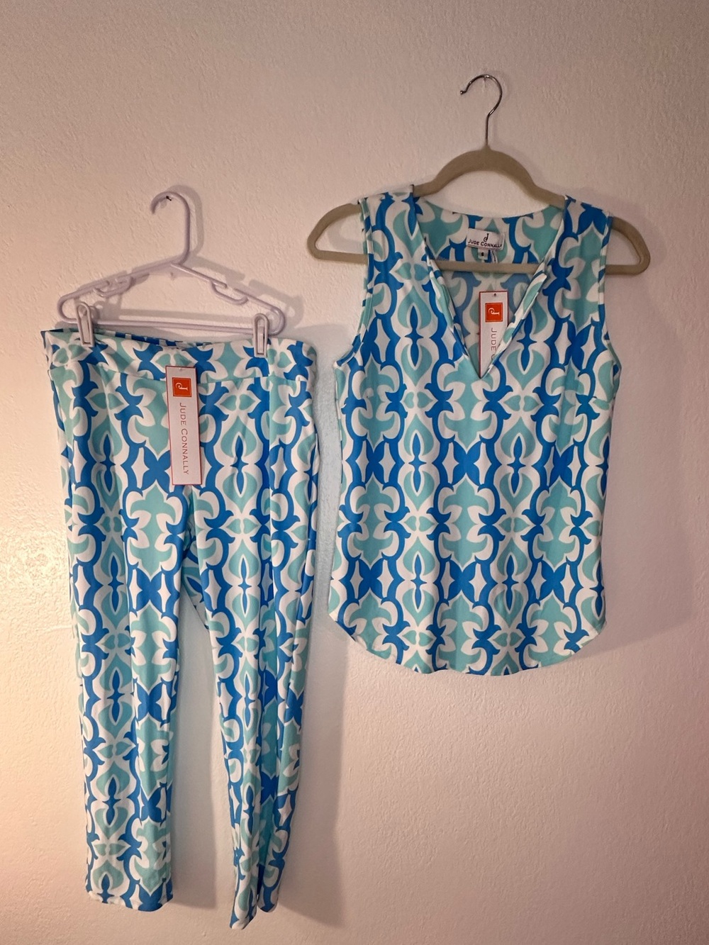Jude Connally NWT Blue & Teal Women’s 2 piece outfit.  Size S